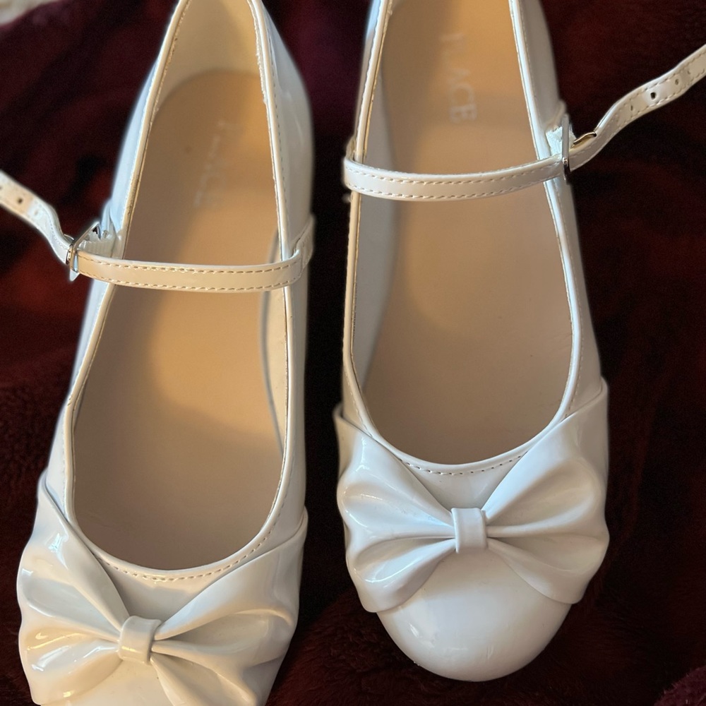 Children’s place sz 4 youth. White